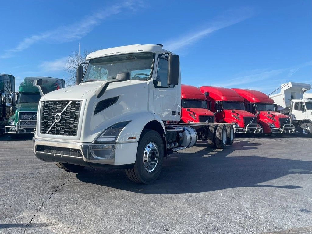2024 VOLVO VNR64300 T12345