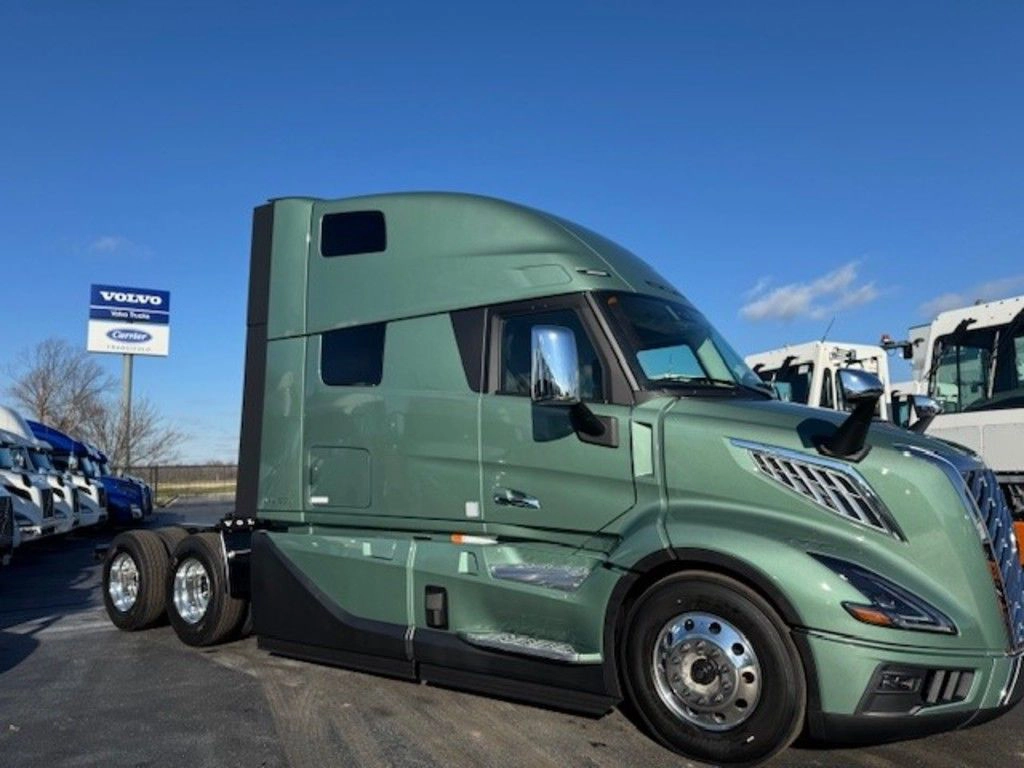 2025 VOLVO VNL64T860 T12911