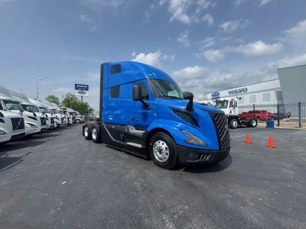 2025 VOLVO VNL64T660 T12917