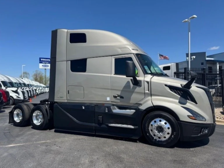 2025 VOLVO VNL64T860 T13014