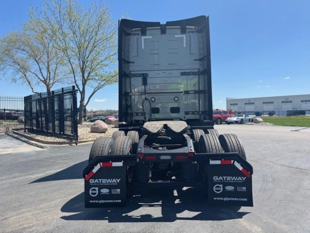 Straight rear view of a Volvo VNL sleeper tractor showing tandem tires, fifth wheel and Gateway mud flaps.