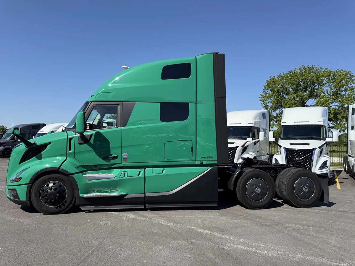 Driver side view of a green 2025 Volvo VNL64T860 showing the full profile of the VNL 660 sleeper cab and tandem rear axles.